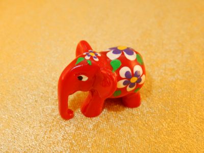 Elefante Bawah Merah dipinto a mano