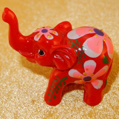 Elefante Belal Merah dipinto a mano